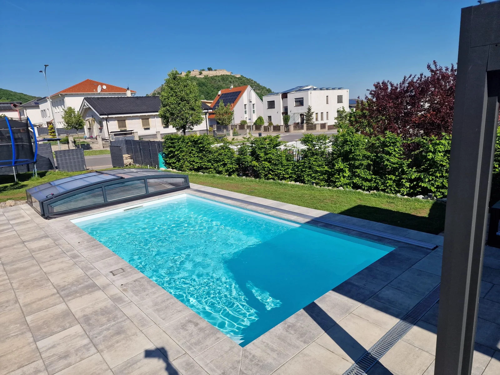 Skimmerpool mit Überdachung
